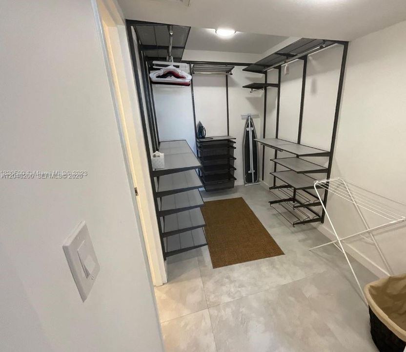 For Rent: $4,200 (2 beds, 2 baths, 1030 Square Feet)
