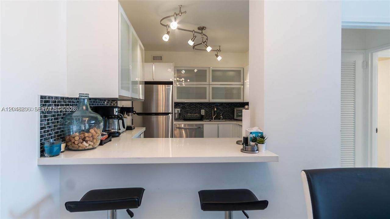 For Rent: $4,200 (2 beds, 2 baths, 1030 Square Feet)