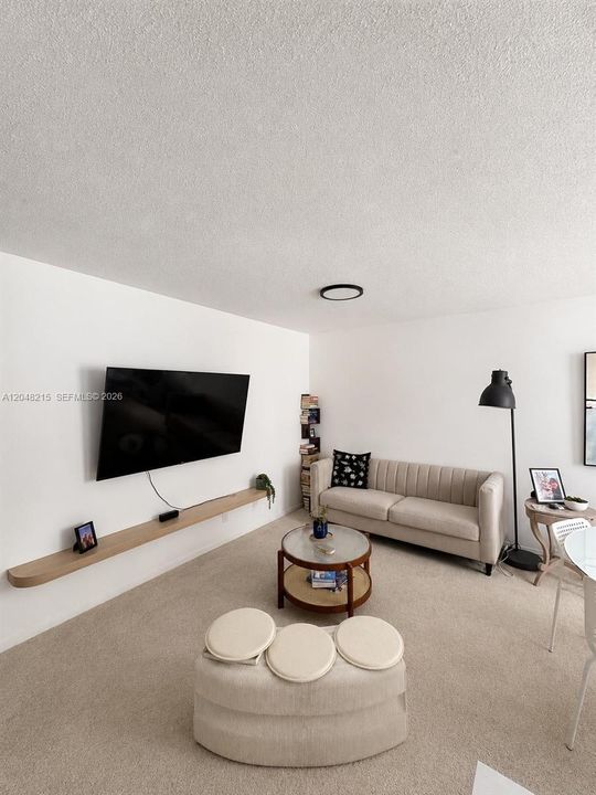 For Rent: $1,550 (1 beds, 1 baths, 670 Square Feet)