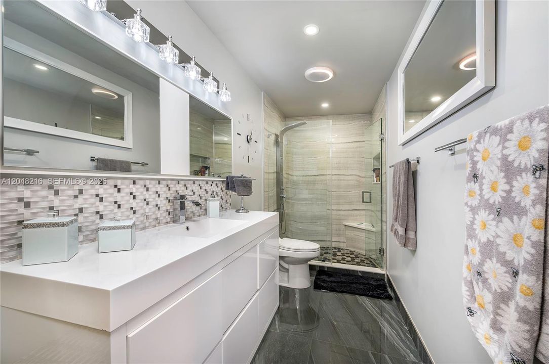待售: $710,000 (3 贝兹, 2 浴室, 1584 平方英尺)