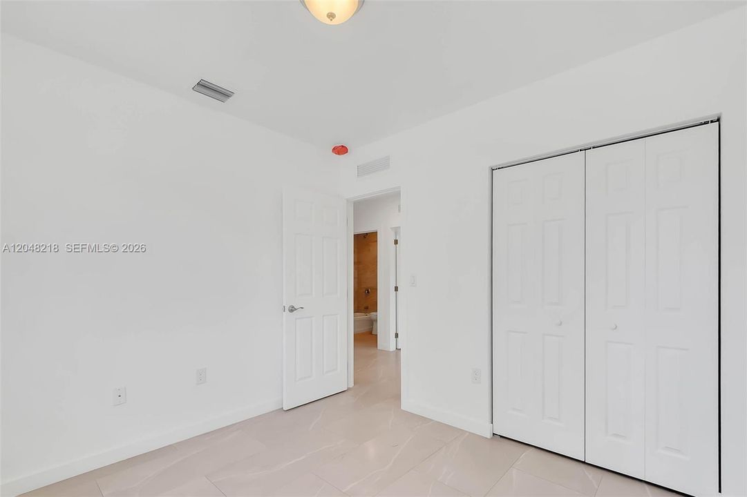 For Rent: $2,600 (3 beds, 2 baths, 988 Square Feet)