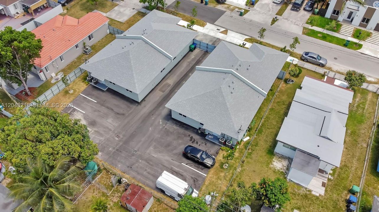 For Rent: $2,600 (3 beds, 2 baths, 988 Square Feet)