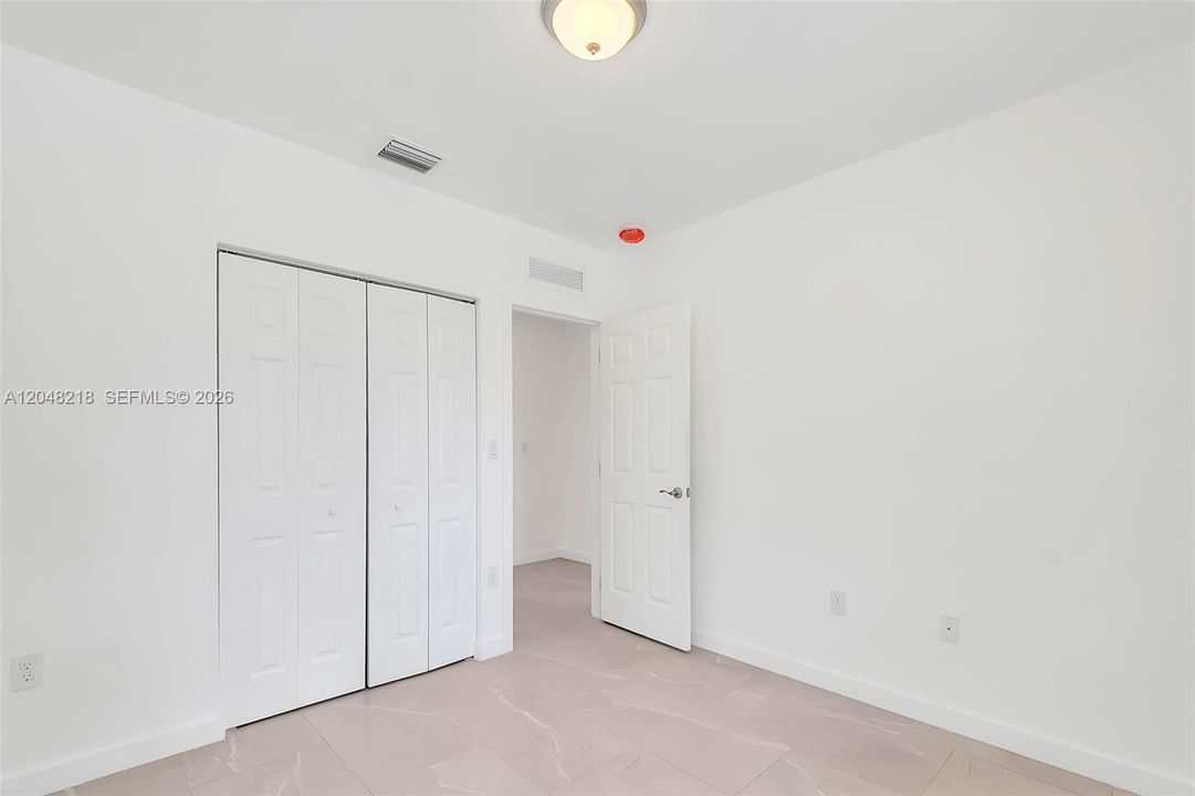 For Rent: $2,600 (3 beds, 2 baths, 988 Square Feet)