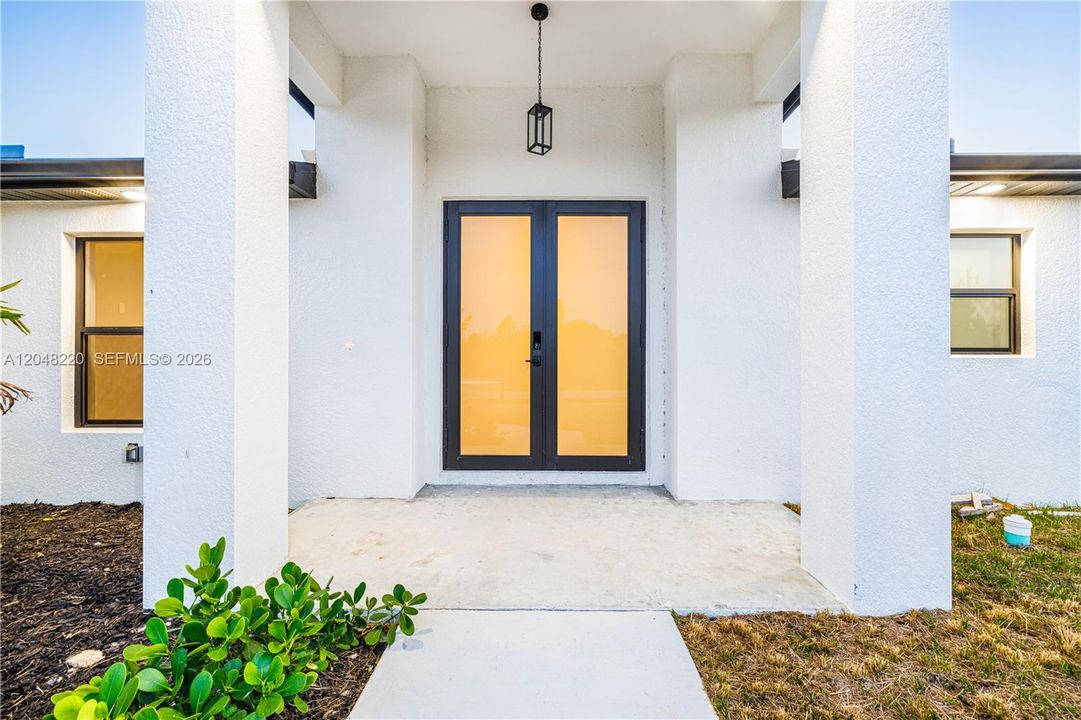 For Sale: $380,000 (4 beds, 2 baths, 1749 Square Feet)