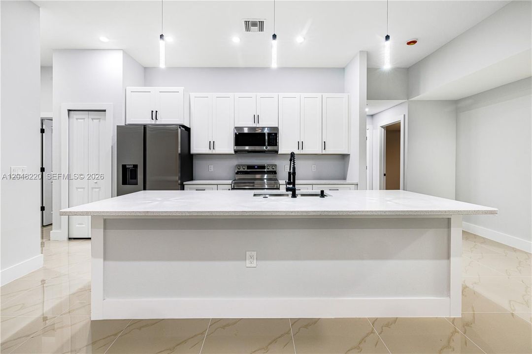 For Sale: $380,000 (4 beds, 2 baths, 1749 Square Feet)
