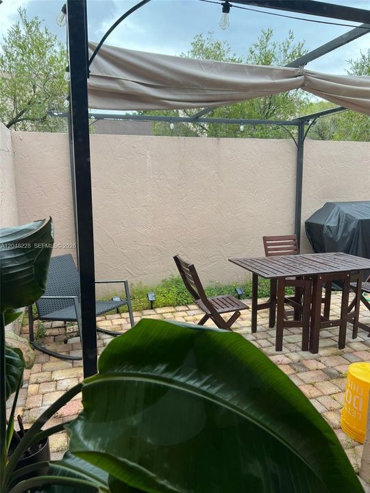 For Rent: $3,350 (3 beds, 2 baths, 1095 Square Feet)
