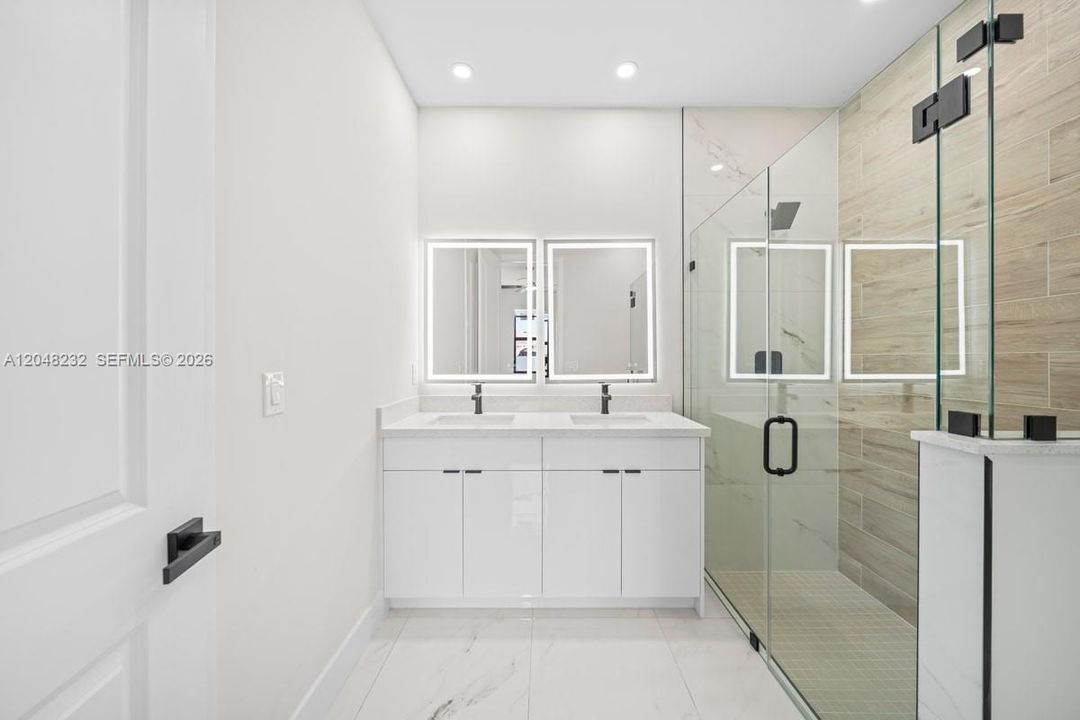 En Venta: $549,900 (0 camas, 0 baños, 2400 Pies cuadrados)