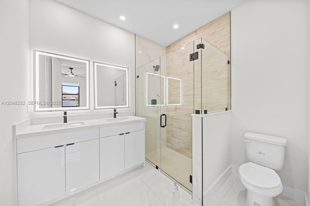En Venta: $549,900 (0 camas, 0 baños, 2400 Pies cuadrados)