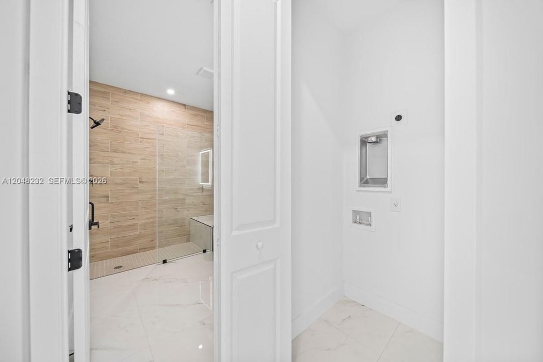 En Venta: $549,900 (0 camas, 0 baños, 2400 Pies cuadrados)