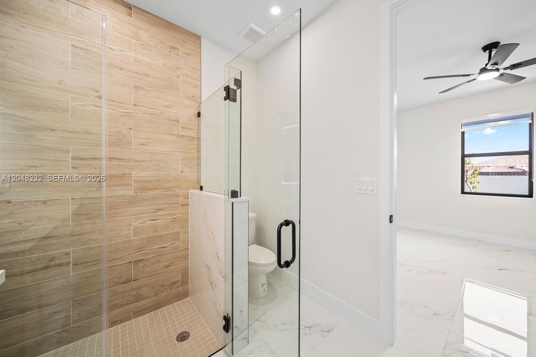 En Venta: $549,900 (0 camas, 0 baños, 2400 Pies cuadrados)