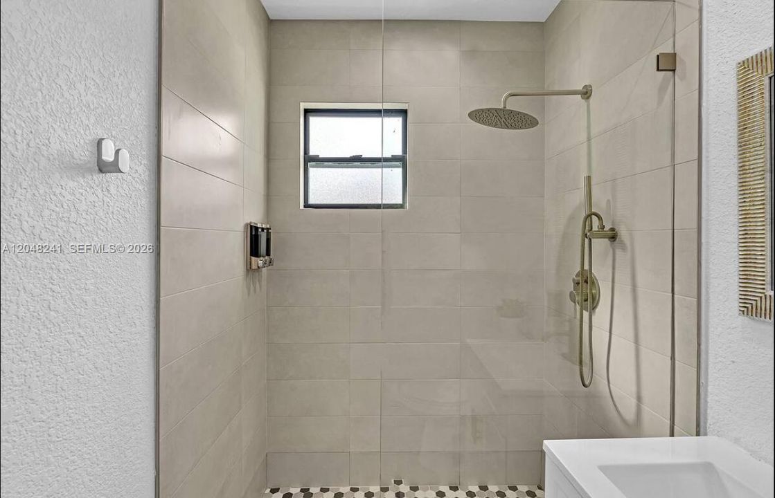 For Rent: $3,500 (3 beds, 2 baths, 1322 Square Feet)