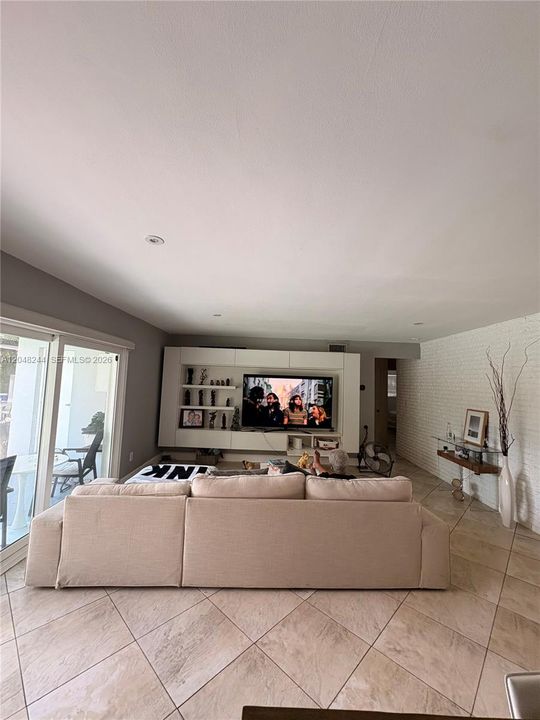 For Sale: $859,900 (4 beds, 2 baths, 2005 Square Feet)