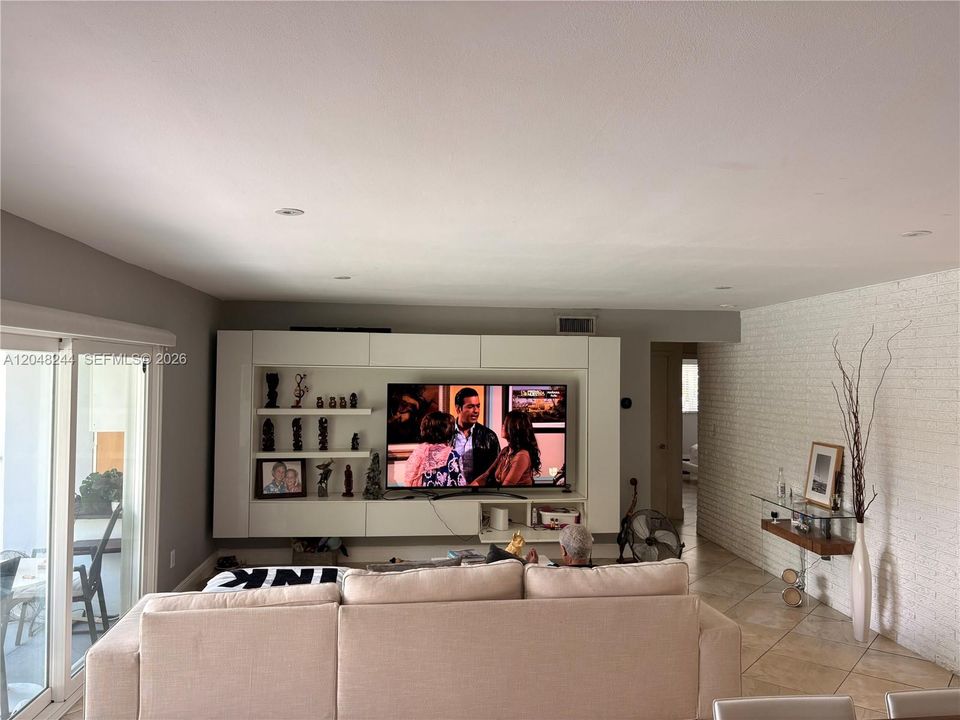 For Sale: $859,900 (4 beds, 2 baths, 2005 Square Feet)