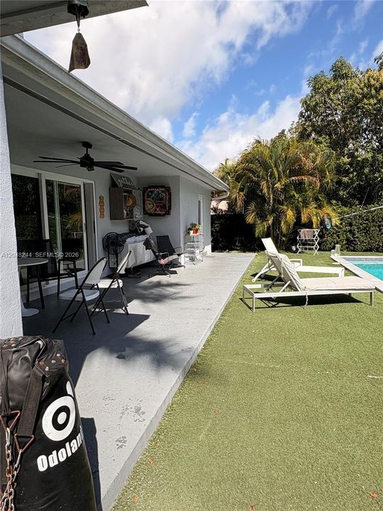 For Sale: $859,900 (4 beds, 2 baths, 2005 Square Feet)