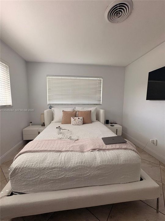 For Sale: $859,900 (4 beds, 2 baths, 2005 Square Feet)