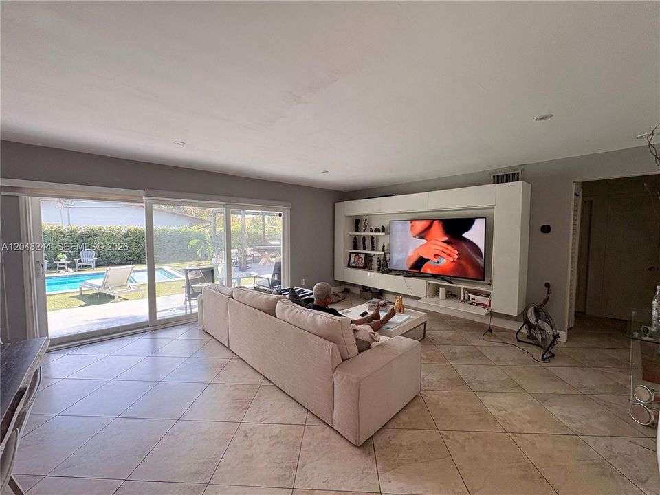 For Sale: $859,900 (4 beds, 2 baths, 2005 Square Feet)