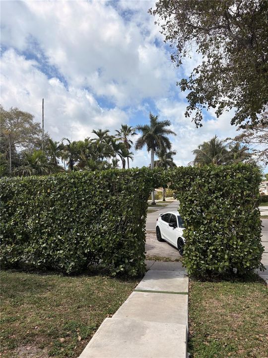 For Sale: $859,900 (4 beds, 2 baths, 2005 Square Feet)