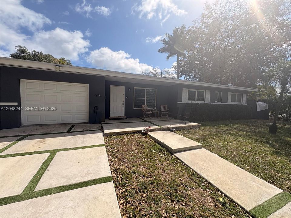 For Sale: $859,900 (4 beds, 2 baths, 2005 Square Feet)