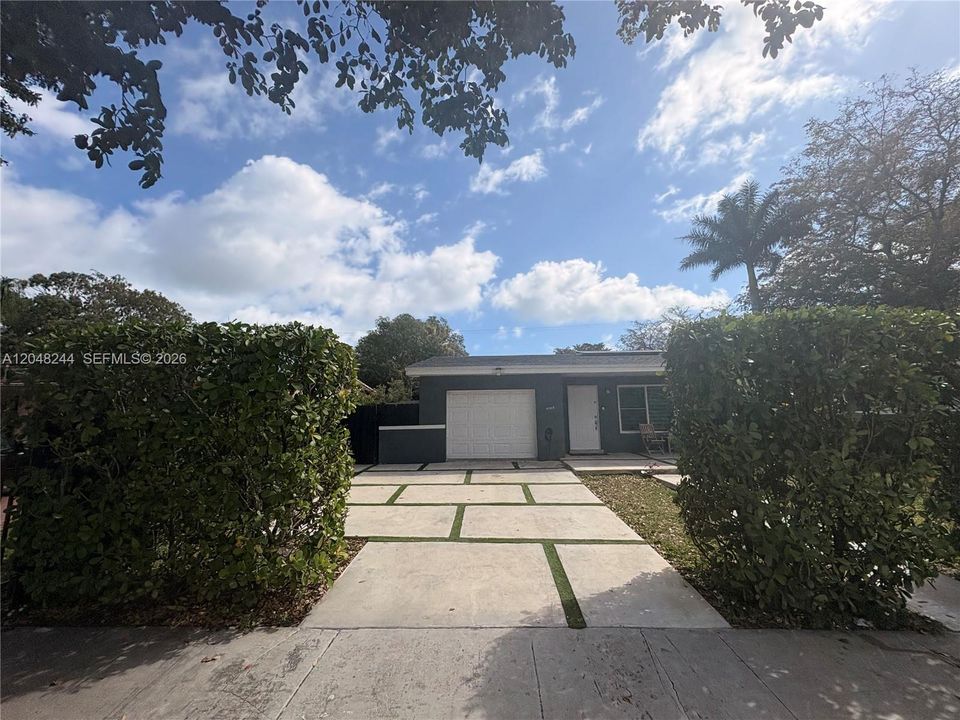 For Sale: $859,900 (4 beds, 2 baths, 2005 Square Feet)