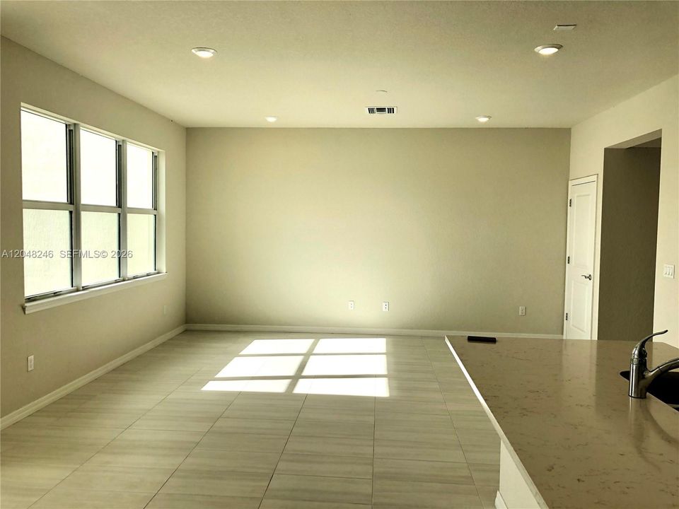 En Renta: $4,300 (3 camas, 2 baños, 2165 Pies cuadrados)