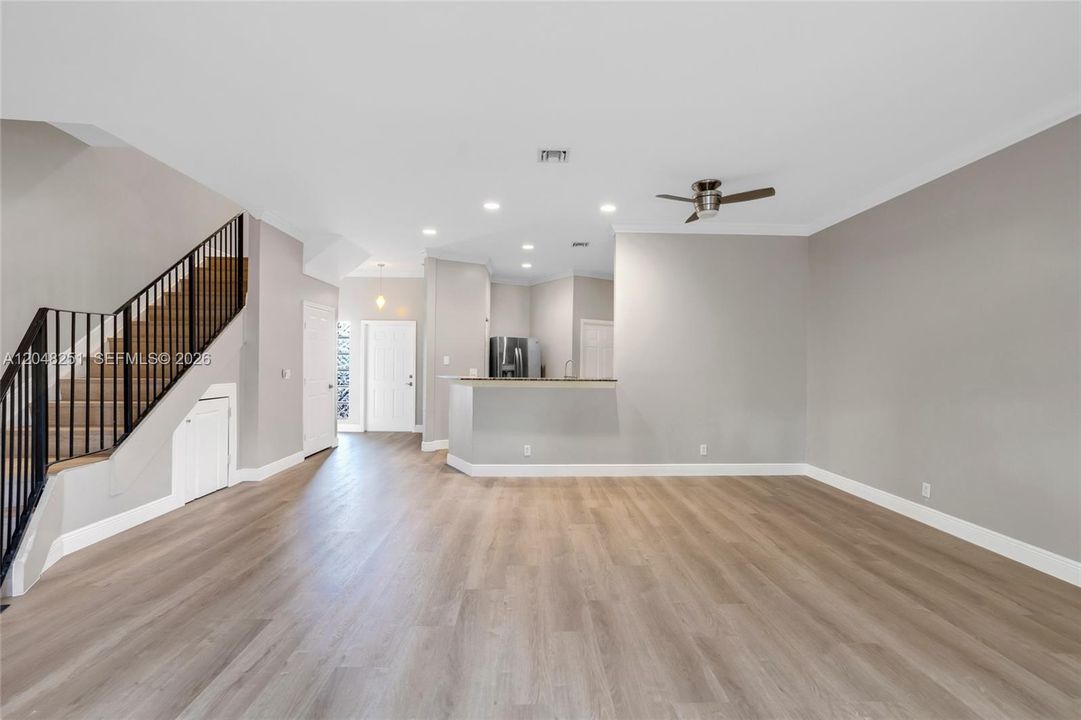 En Venta: $489,000 (3 camas, 3 baños, 2191 Pies cuadrados)