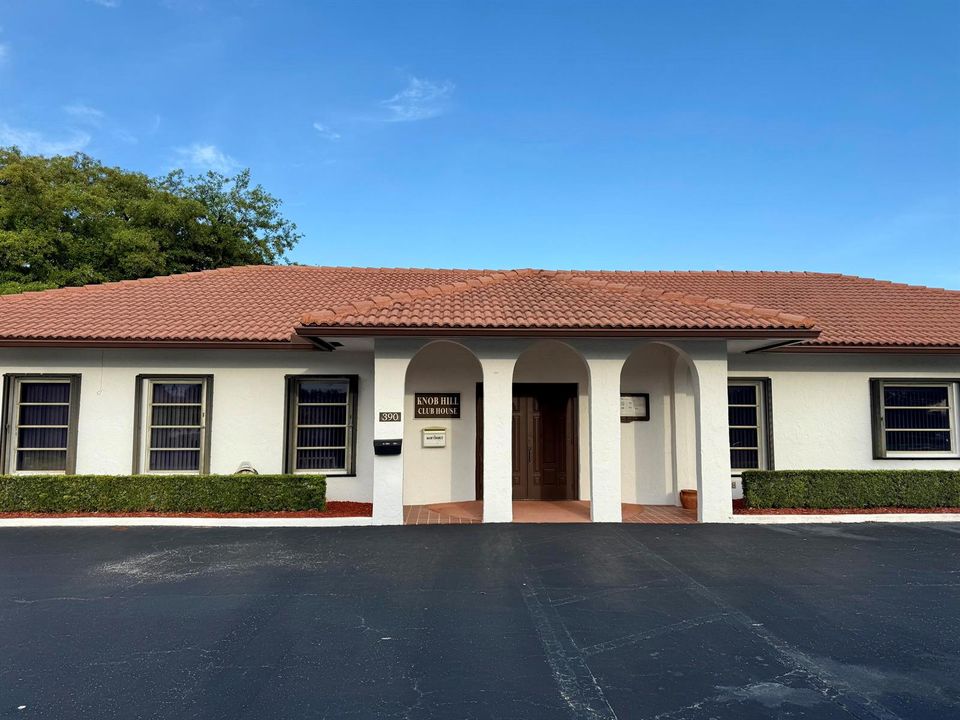 The_Pool_Clubhouse_2