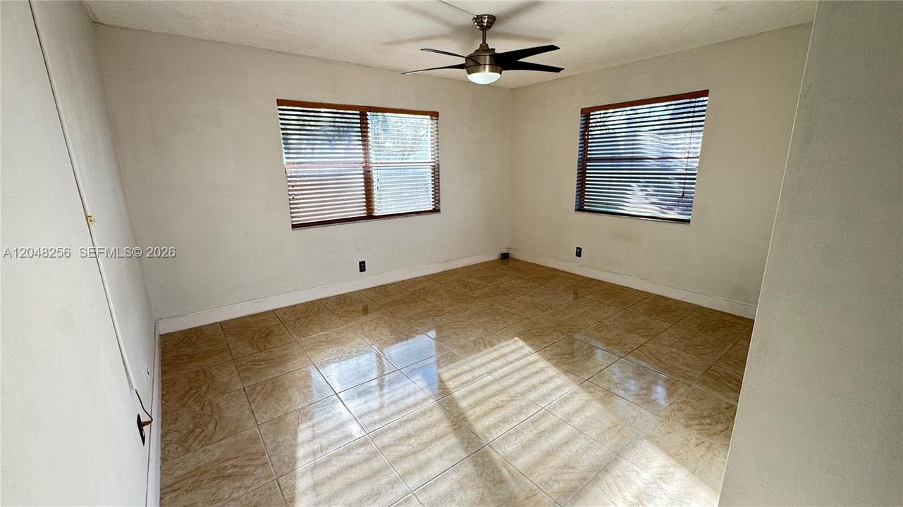 В аренду: $1,950 (2 спален, 2 ванн, 970 Квадратных фут)