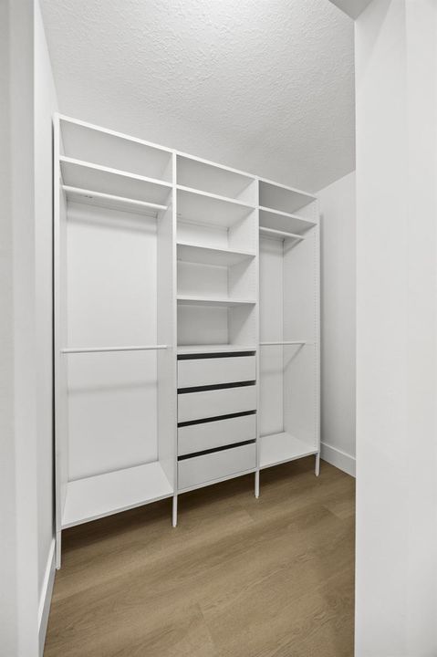Closet1