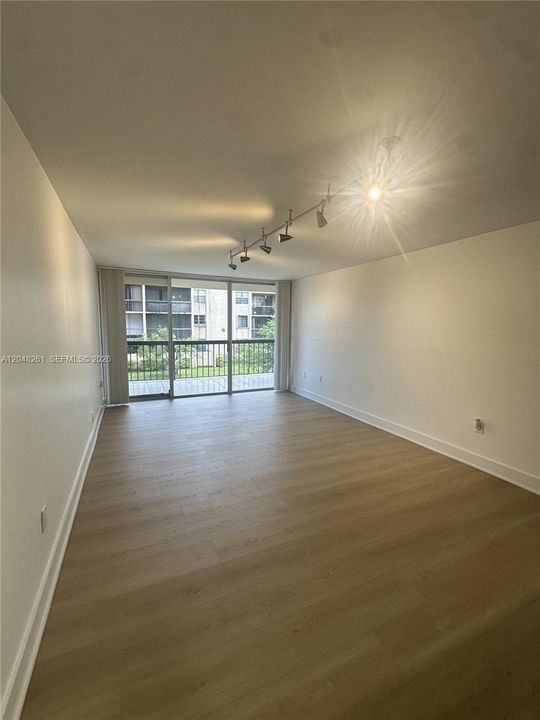 For Rent: $2,350 (2 beds, 2 baths, 936 Square Feet)