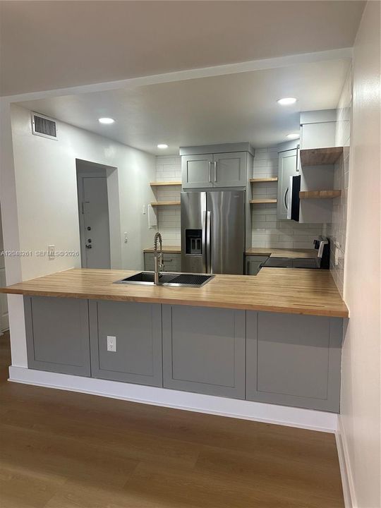 For Rent: $2,350 (2 beds, 2 baths, 936 Square Feet)