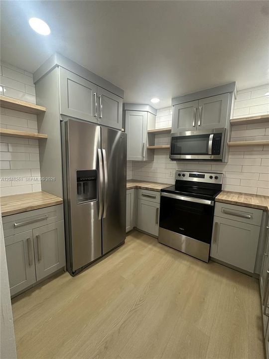 For Rent: $2,350 (2 beds, 2 baths, 936 Square Feet)