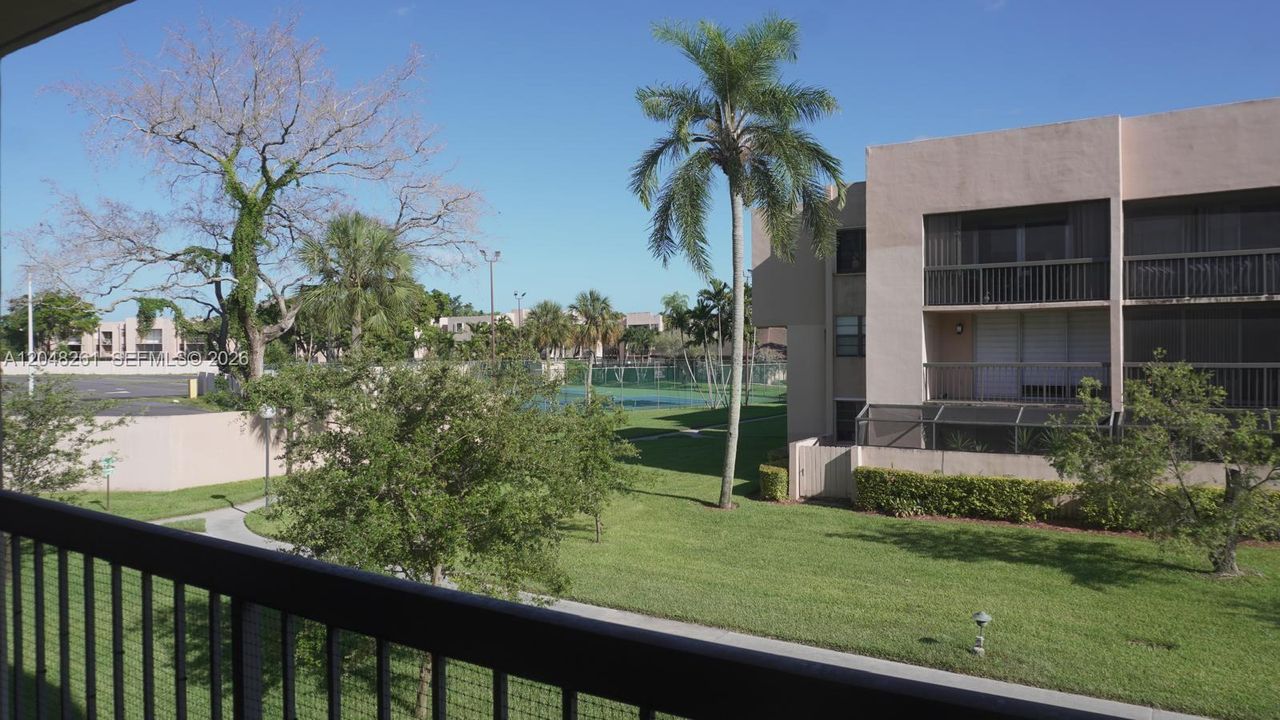 For Rent: $2,350 (2 beds, 2 baths, 936 Square Feet)