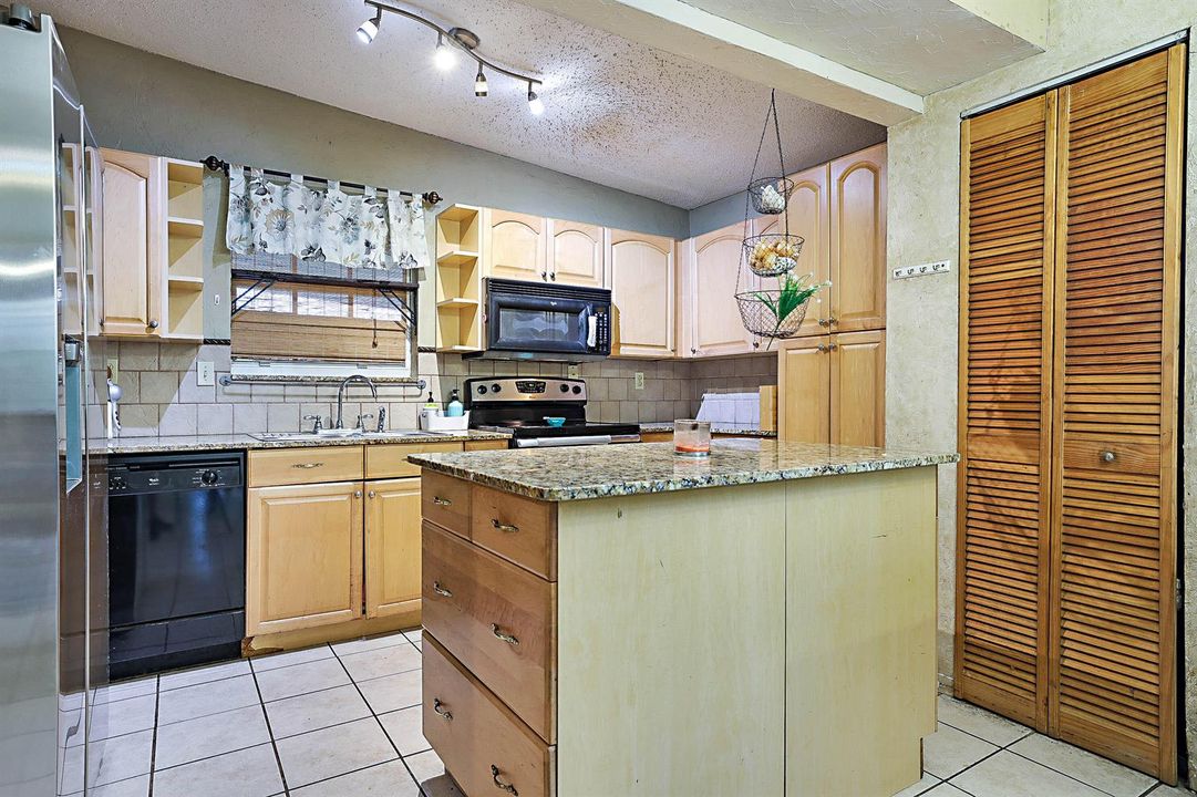 764 Camelia Drive -14