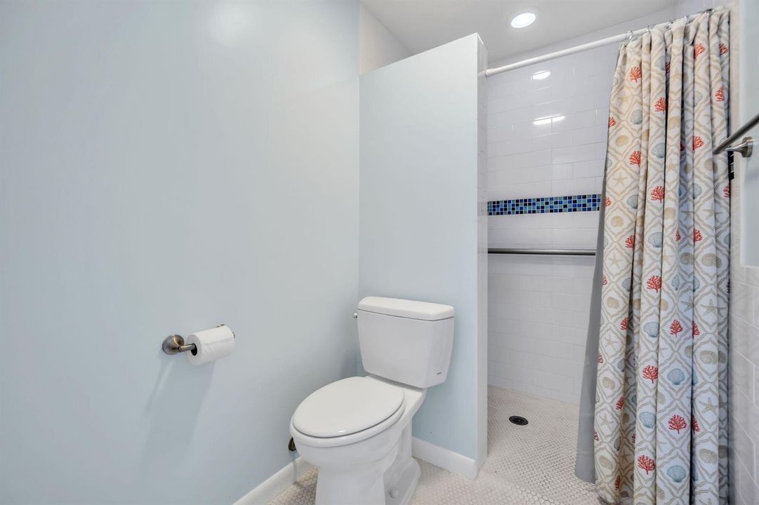 PRIMARY STEP-IN SHOWER