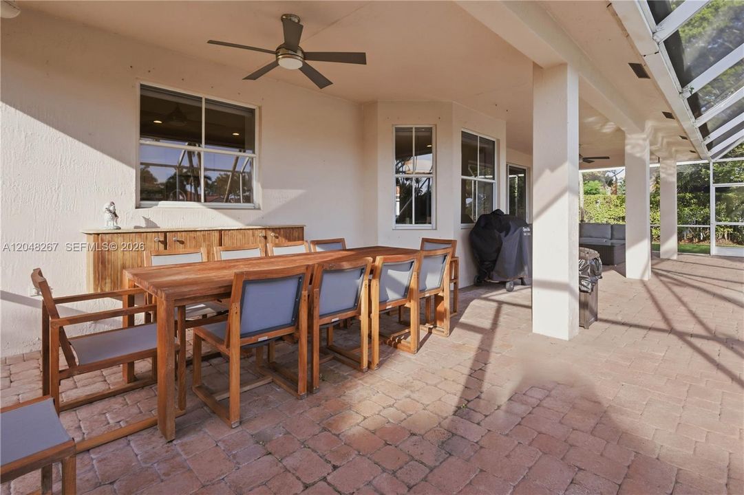 Dining Area seats 10.