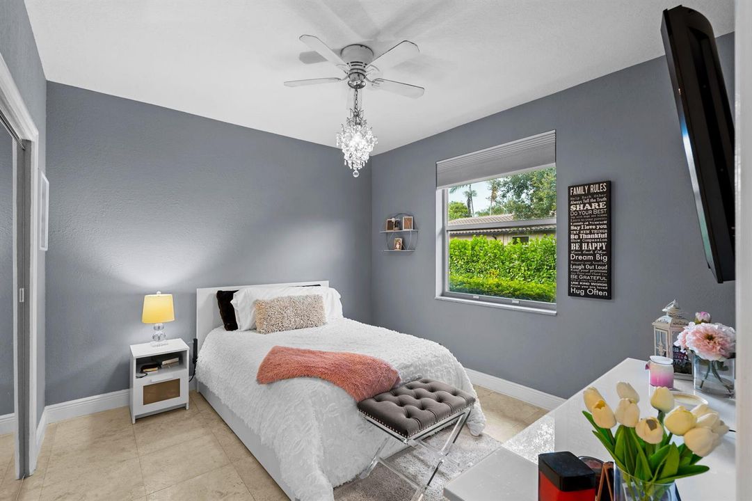 49-web-or-mls-A7400439