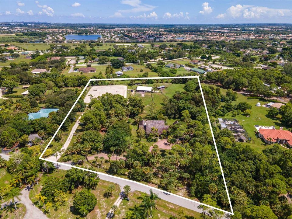 790 E Rambling Dr Aeria Outlined