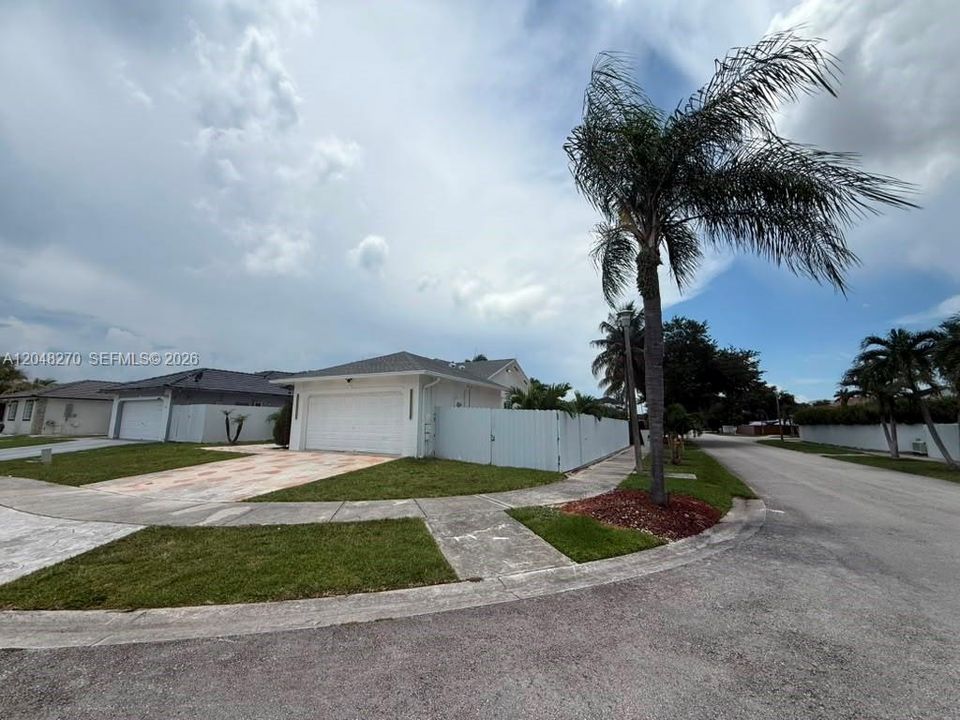 For Rent: $4,000 (3 beds, 2 baths, 1268 Square Feet)