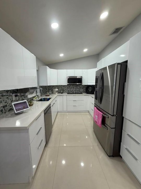 For Rent: $4,000 (3 beds, 2 baths, 1268 Square Feet)