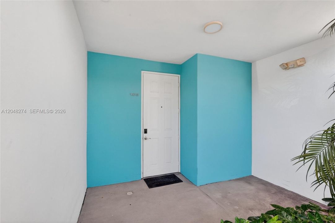En Venta: $420,000 (2 camas, 2 baños, 945 Pies cuadrados)