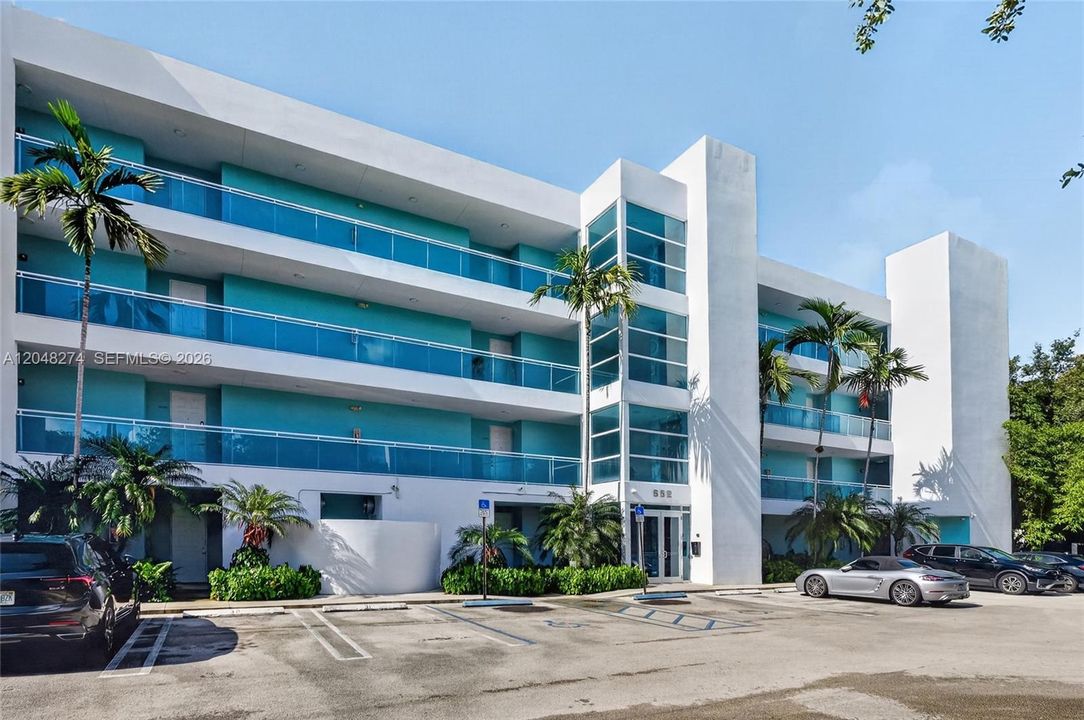 En Venta: $420,000 (2 camas, 2 baños, 945 Pies cuadrados)