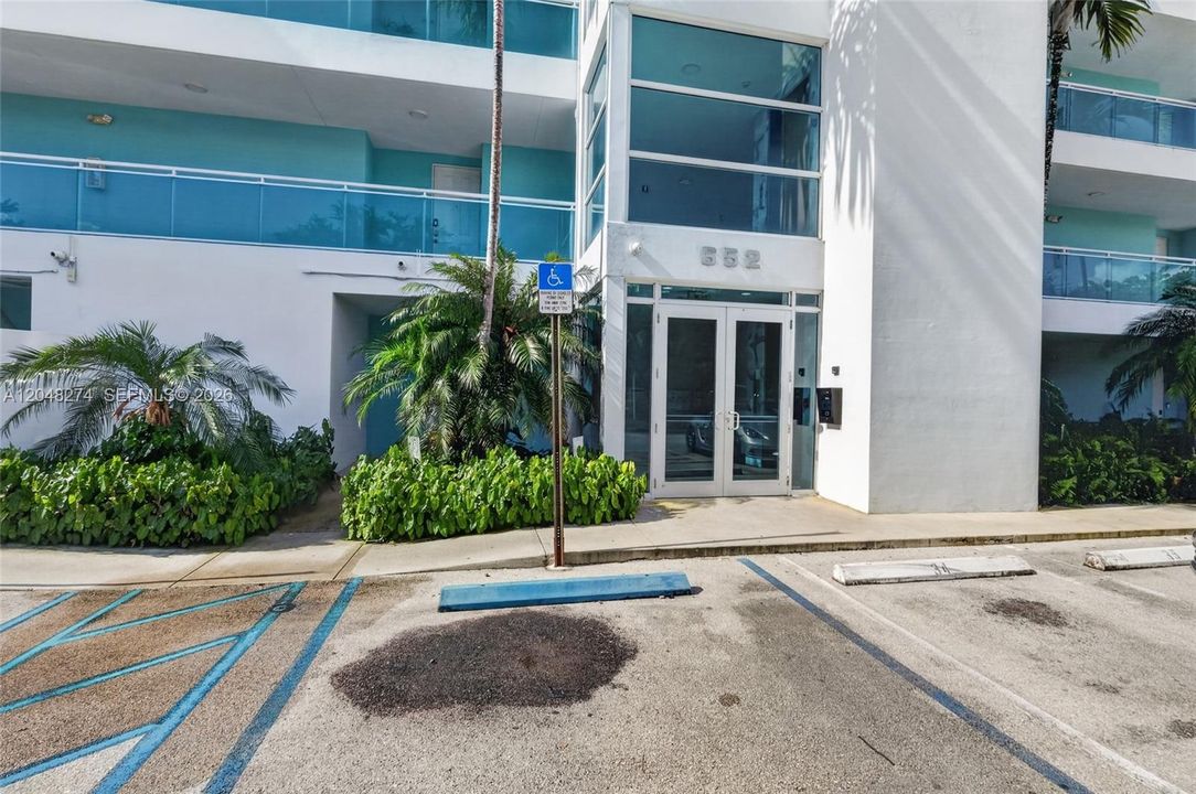 En Venta: $420,000 (2 camas, 2 baños, 945 Pies cuadrados)