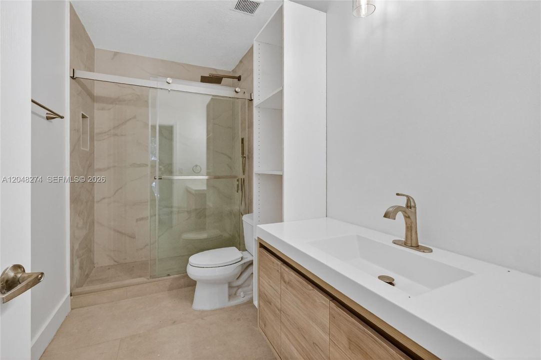 En Venta: $420,000 (2 camas, 2 baños, 945 Pies cuadrados)