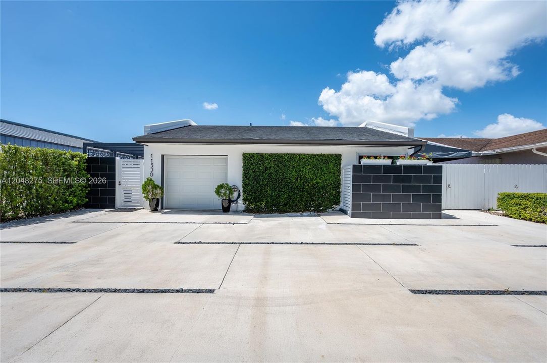 For Rent: $3,600 (3 beds, 2 baths, 1584 Square Feet)