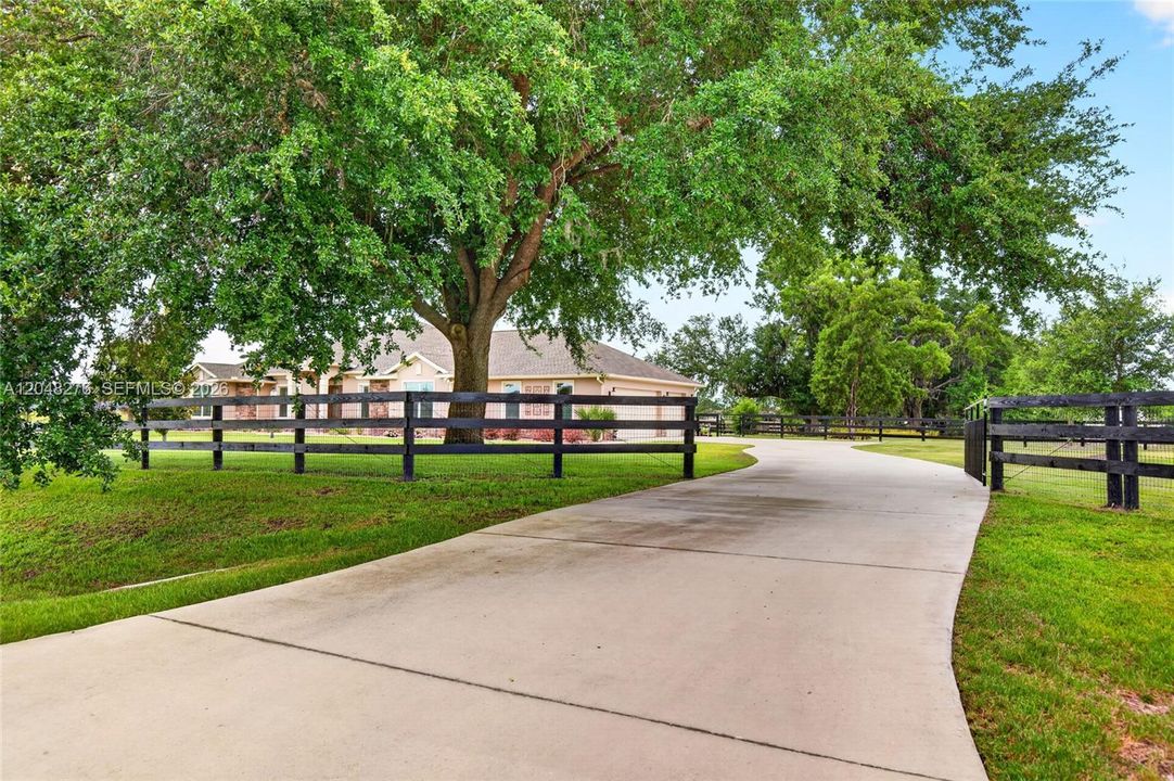 For Sale: $1,199,999 (4 beds, 3 baths, 2823 Square Feet)