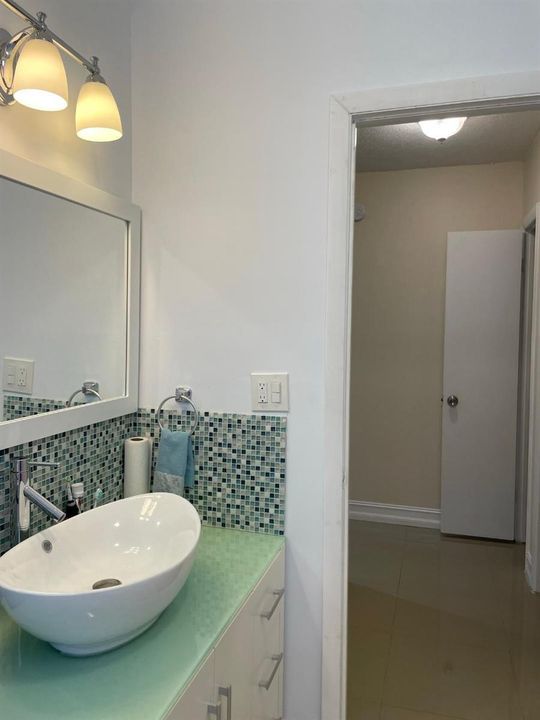 BATHROOM 2