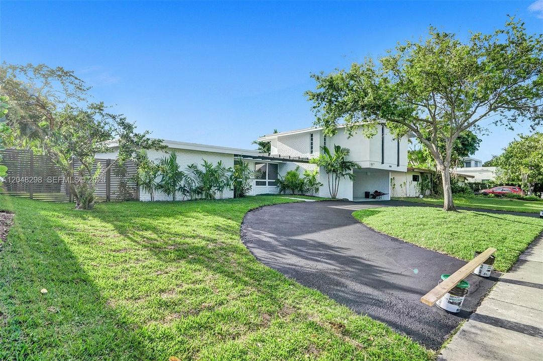 For Rent: $9,900 (6 beds, 4 baths, 2989 Square Feet)
