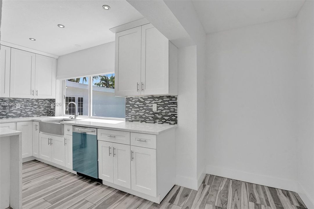 For Rent: $9,900 (6 beds, 4 baths, 2989 Square Feet)