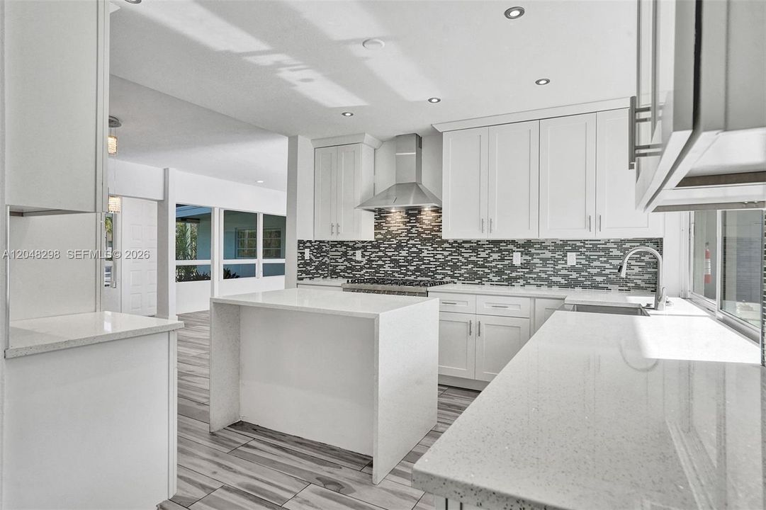 For Rent: $9,900 (6 beds, 4 baths, 2989 Square Feet)