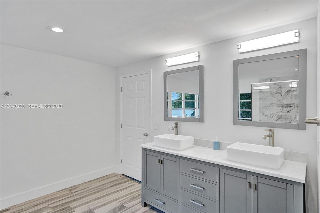 For Rent: $9,900 (6 beds, 4 baths, 2989 Square Feet)